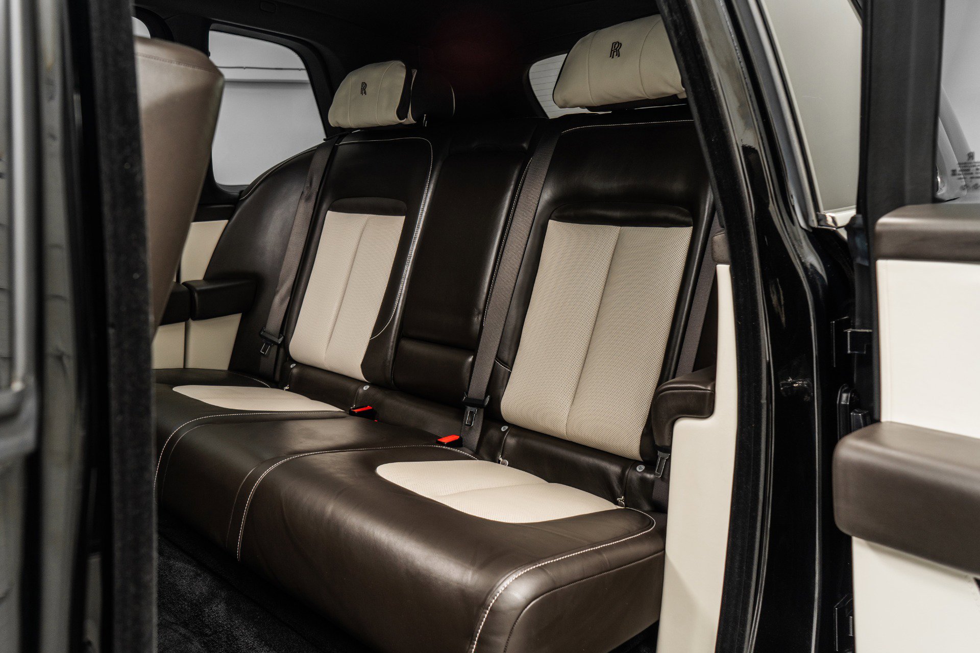 Used 2022 Rolls-Royce Cullinan image 16