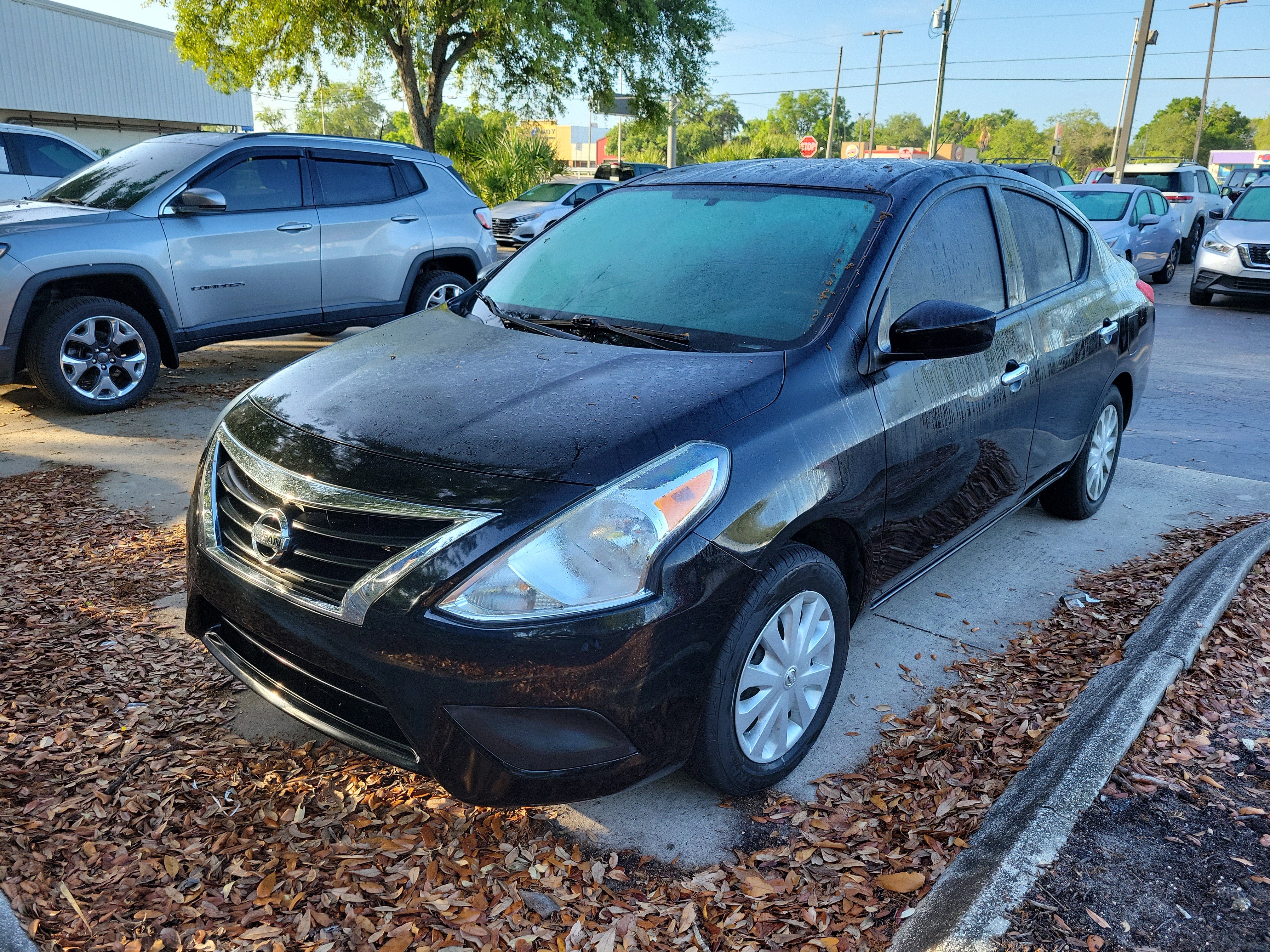 Used 2017 Nissan Versa SV image 2