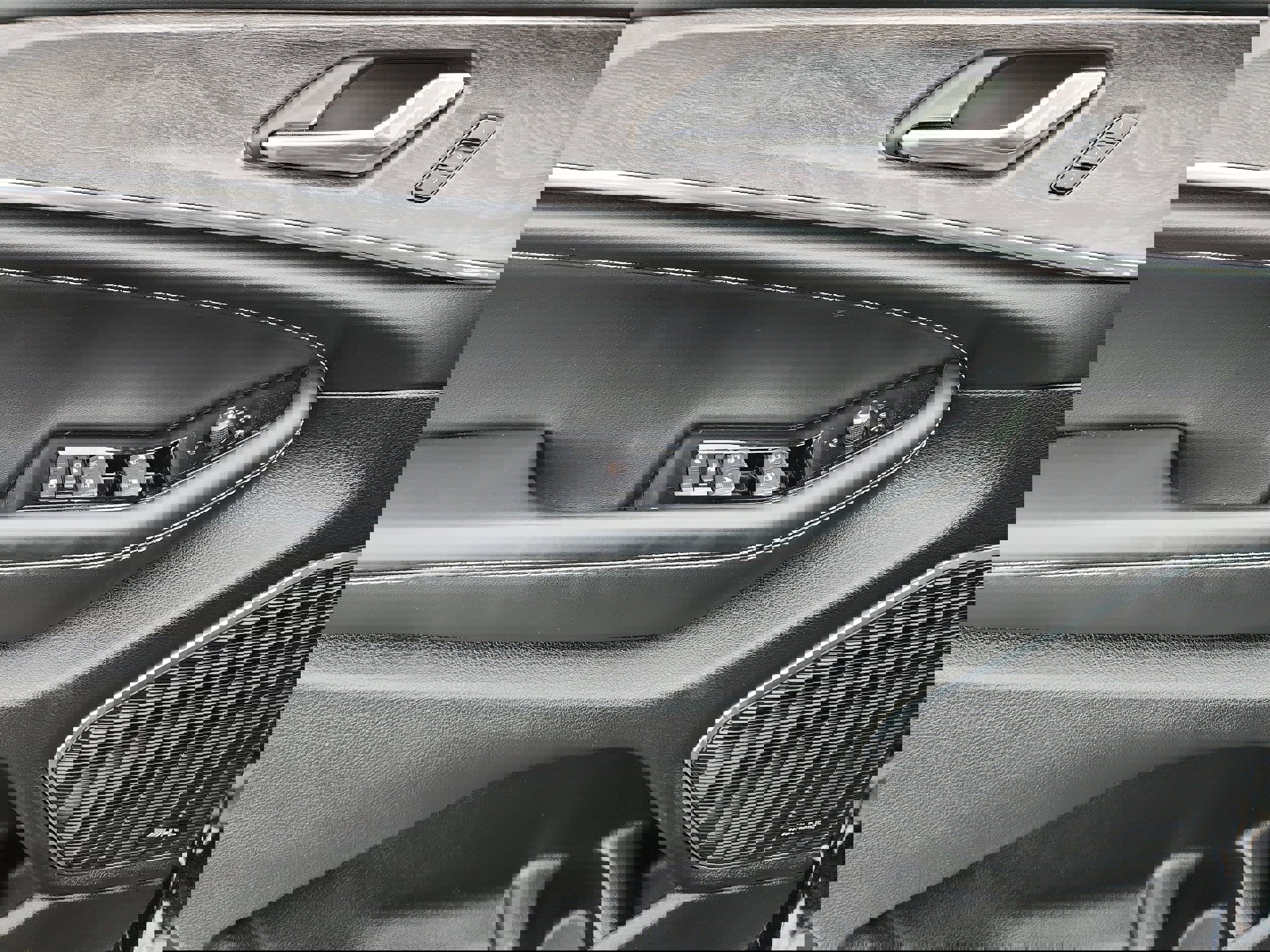 Used 2024 Jeep Grand Cherokee Overland image 8