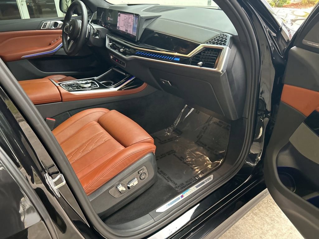 Used 2023 BMW X7 M60i w/ Executive Package image 25
