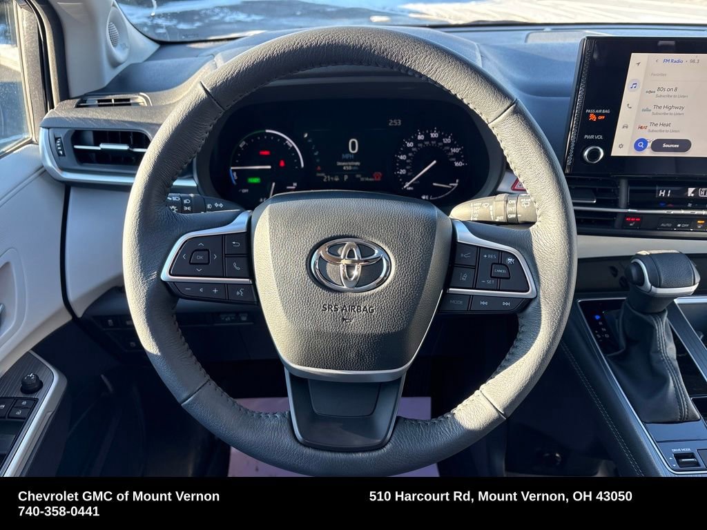 Used 2025 Toyota Sienna XLE w/ XLE Plus Package image 17