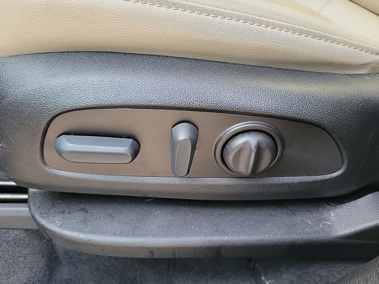 Used 2023 Chevrolet Traverse LT image 17