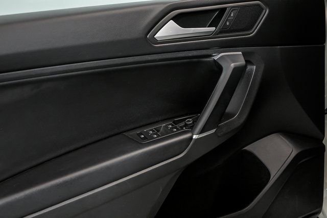 Used 2020 Volkswagen Tiguan SE w/ 3rd Row Seat Package image 9