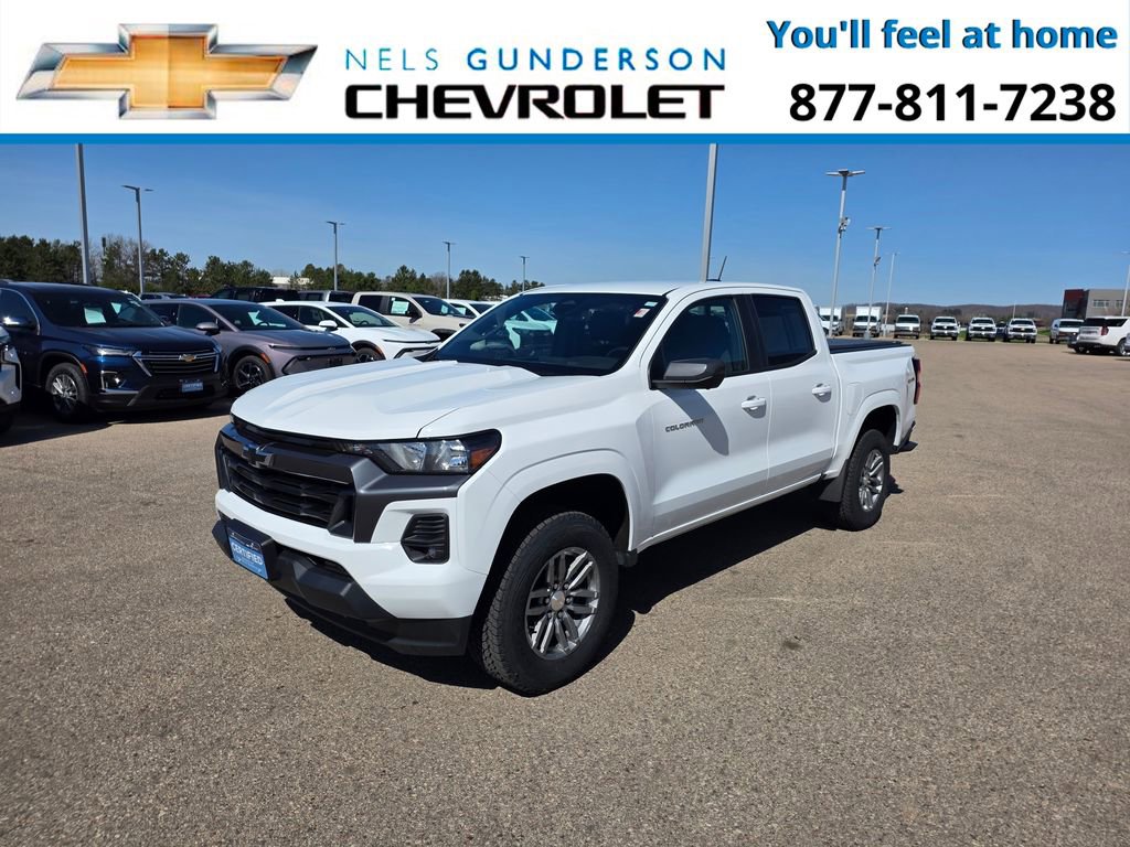 Used 2023 Chevrolet Colorado LT w/ LT Convenience Package II AWD/4WD image 3