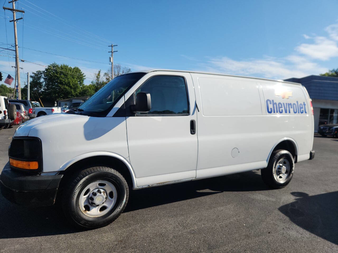 Used 2010 Chevrolet Express 2500 image 1