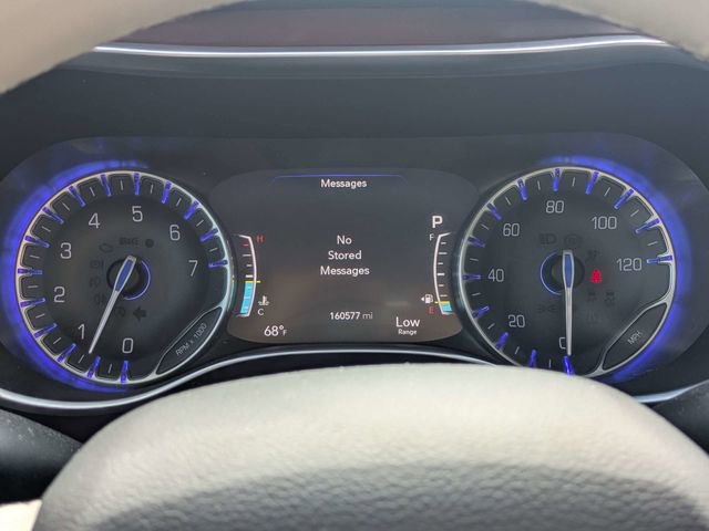 Used 2020 Chrysler Pacifica Limited FWD image 31