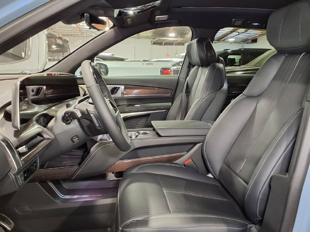 New 2027 Cadillac Vistiq Luxury AWD/4WD image 14