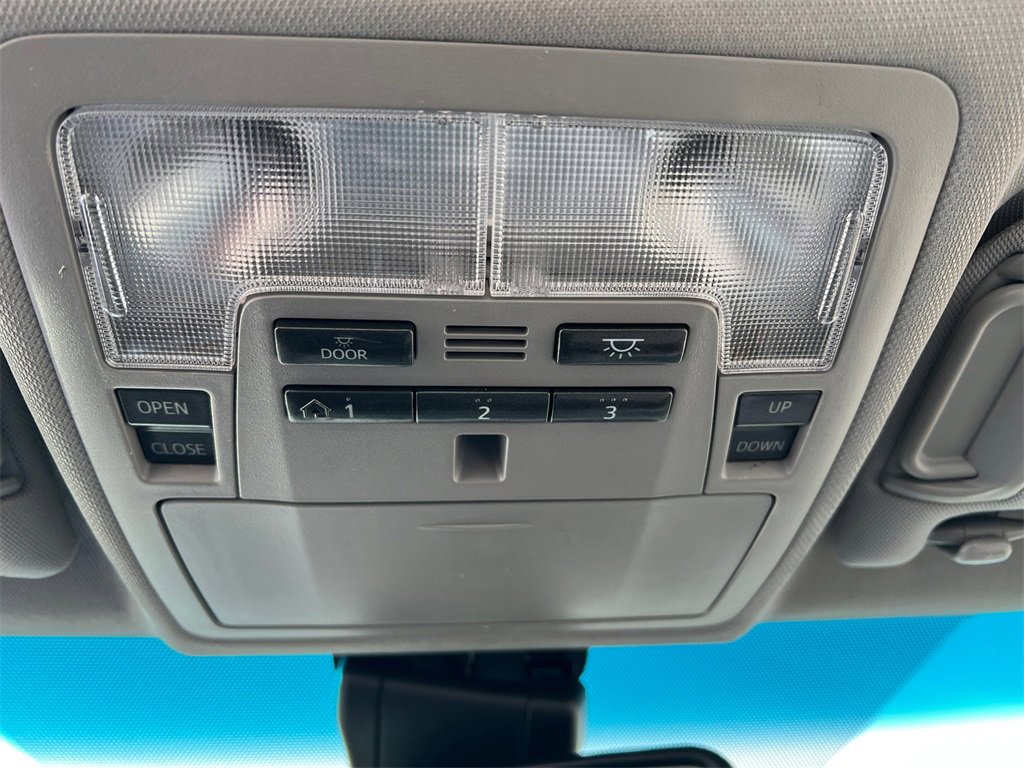 Used 2015 Toyota Camry XSE image 24