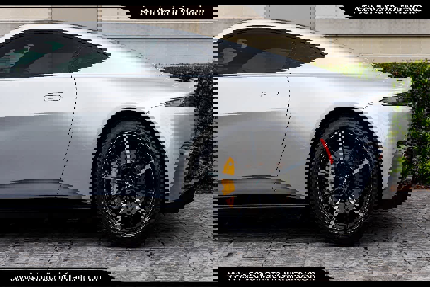 Used 2022 Aston Martin V8 Vantage Coupe image 36