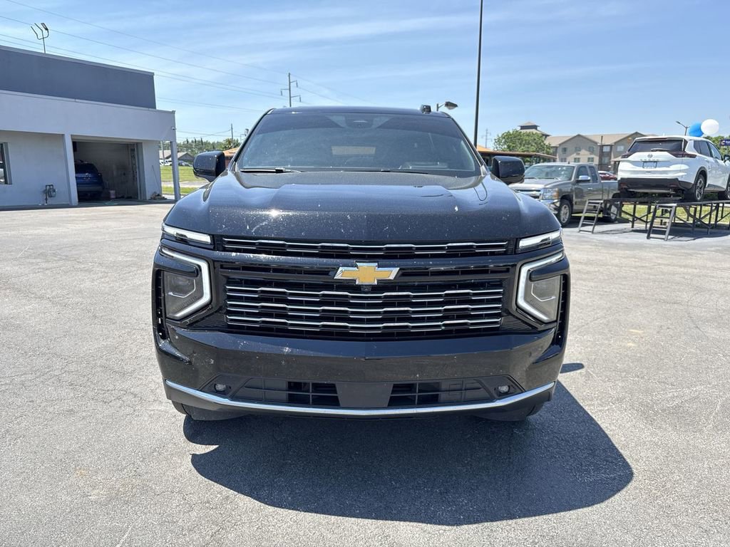 Used 2025 Chevrolet Suburban High Country AWD/4WD image 16