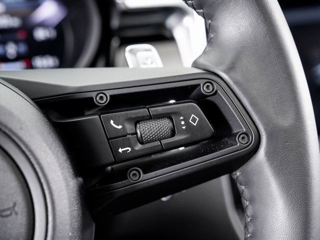 Certified 2025 Porsche Macan image 13