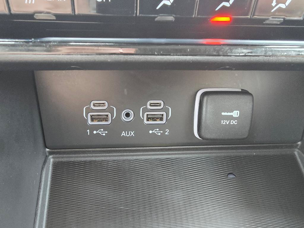 Used 2023 Jeep Grand Cherokee Overland w/ Luxury Tech Group IV AWD/4WD image 21