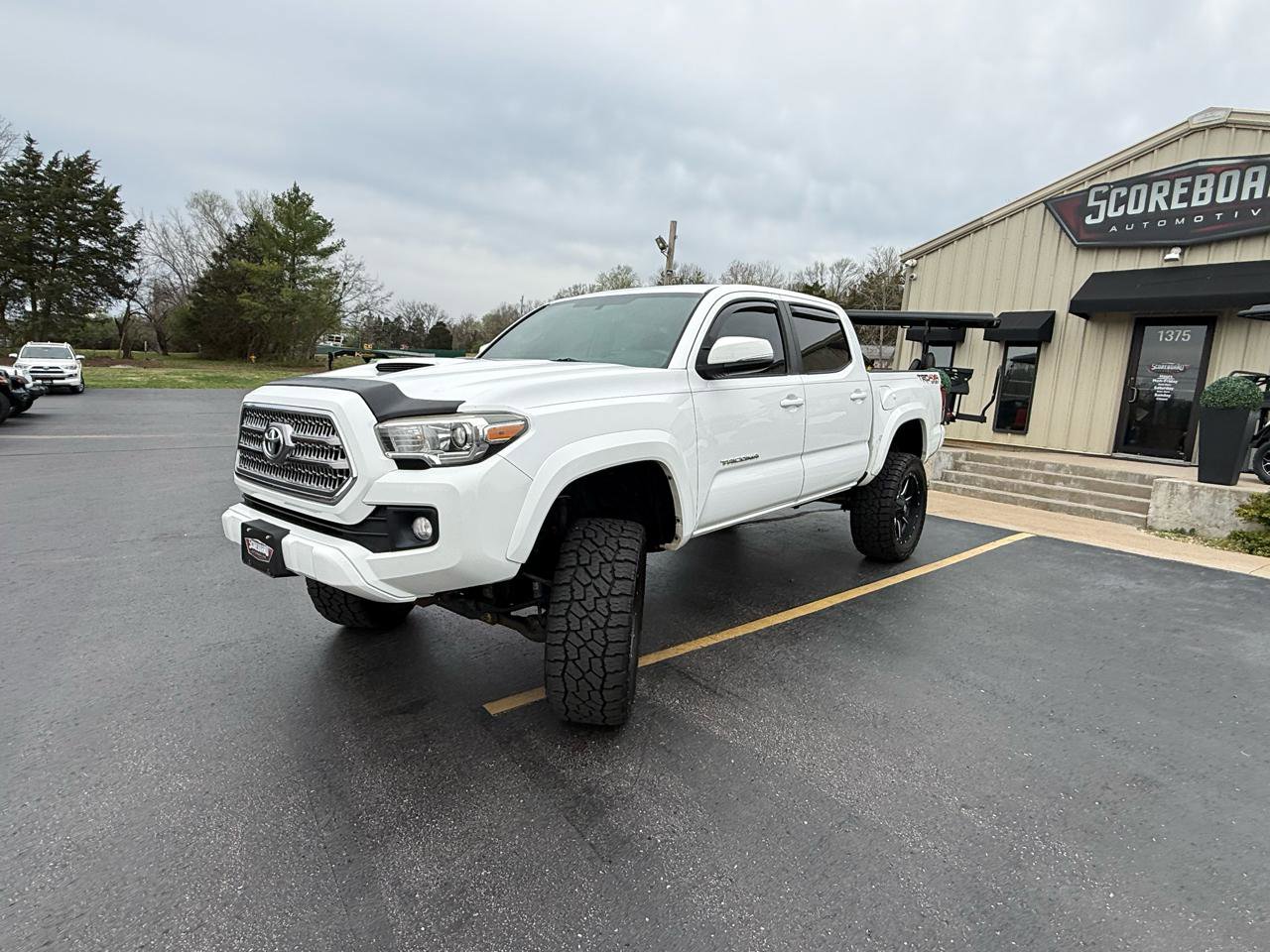 Used 2017 Toyota Tacoma TRD Sport w/ Premium & Technology Package image 6