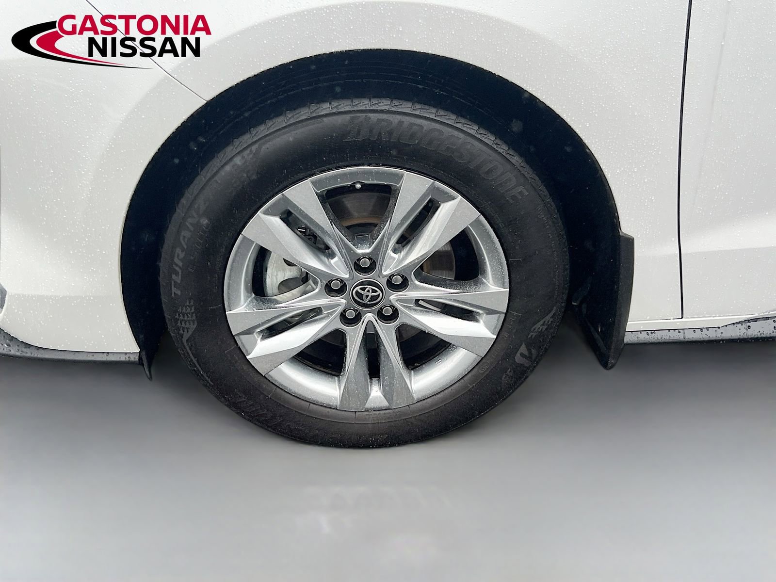 Used 2023 Toyota Sienna Limited image 42
