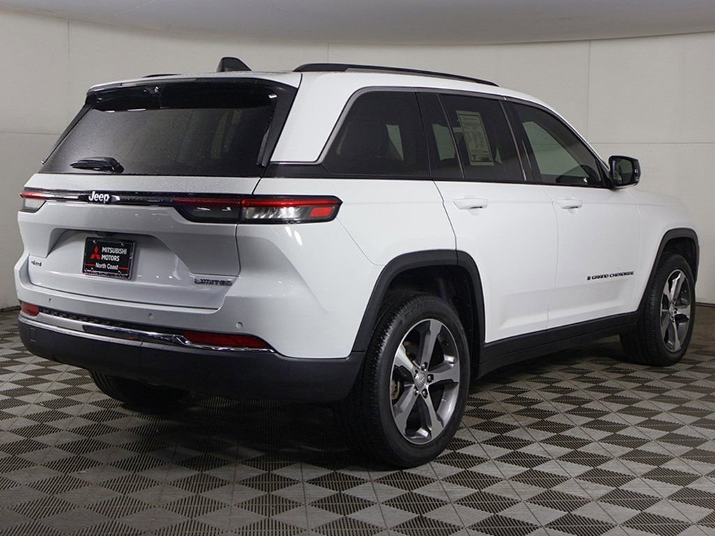 Used 2023 Jeep Grand Cherokee Limited w/ Luxury Tech Group II image 12