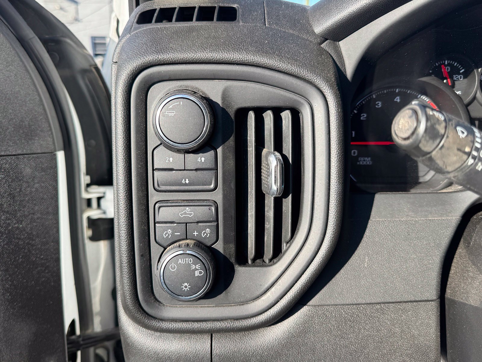 Used 2024 Chevrolet Silverado 2500 W/T AWD/4WD image 16