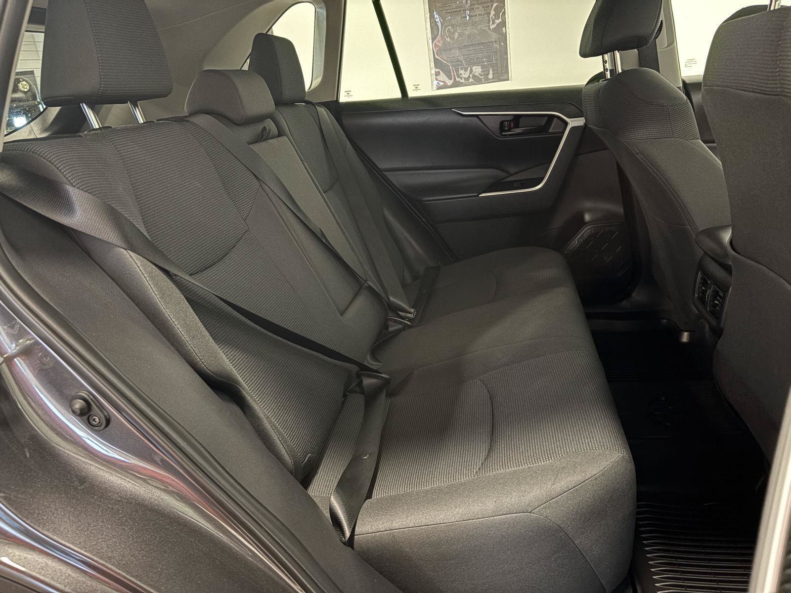 Used 2023 Toyota RAV4 LE AWD/4WD image 40