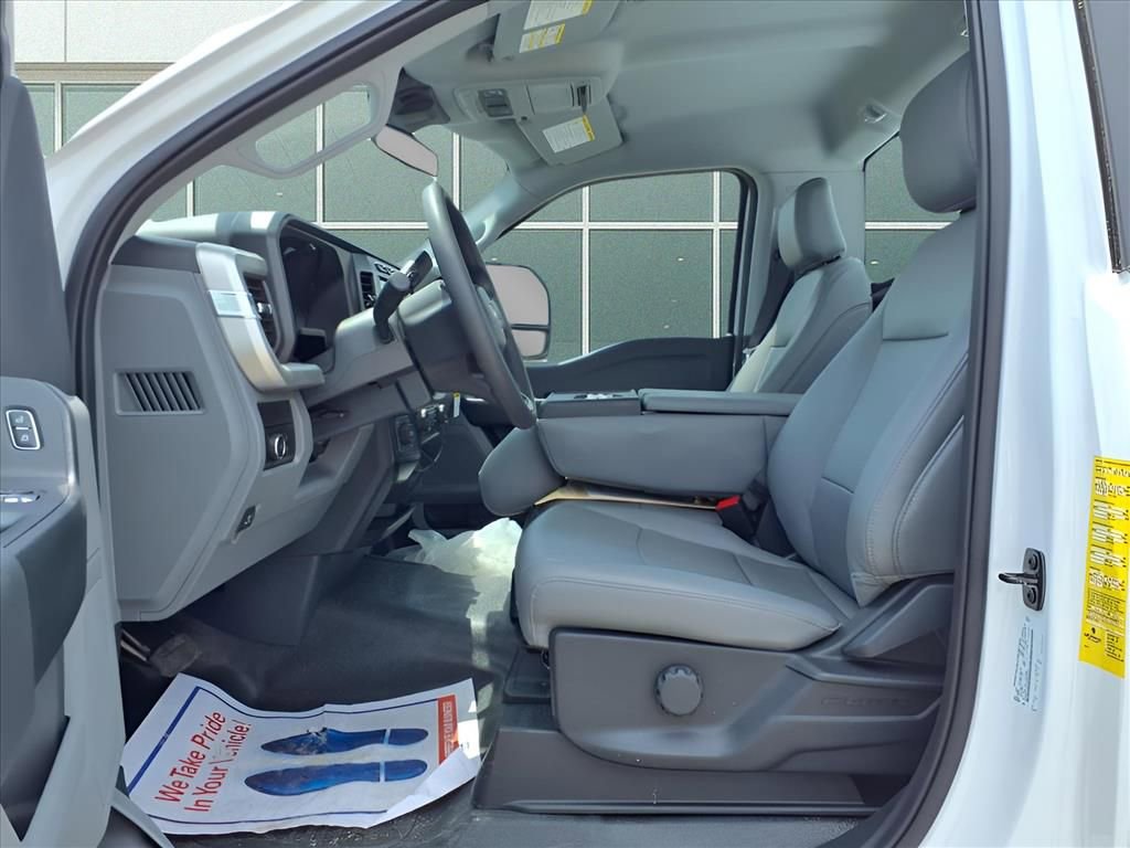 New 2024 Ford F550 4x4 Regular Cab Super Duty image 16