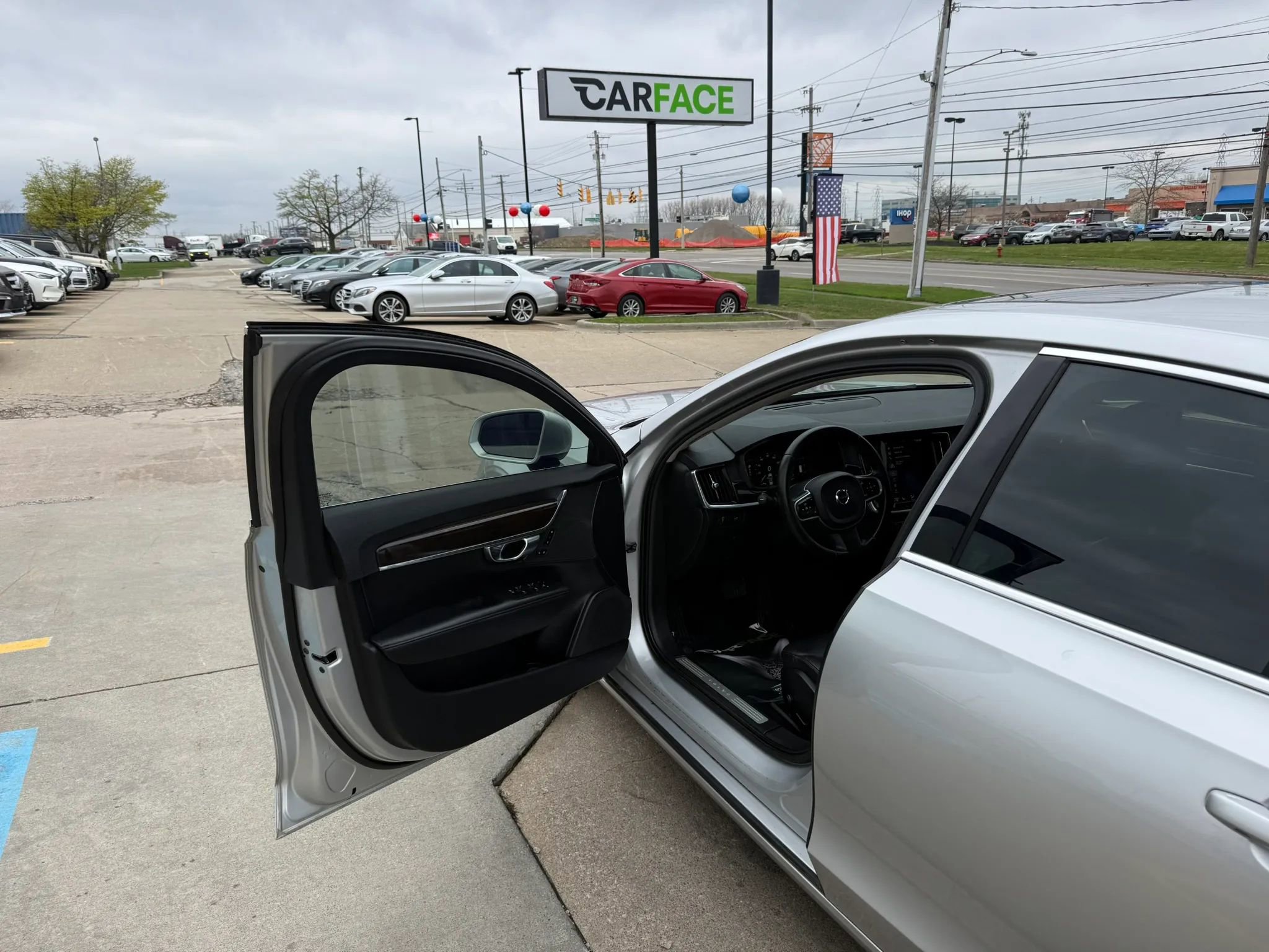 Used 2017 Volvo S90 T5 Momentum w/ Protection Package FWD image 18