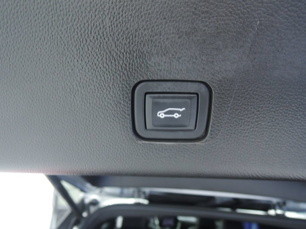 Used 2024 Chevrolet Traverse Premier w/ Redline Edition FWD image 34