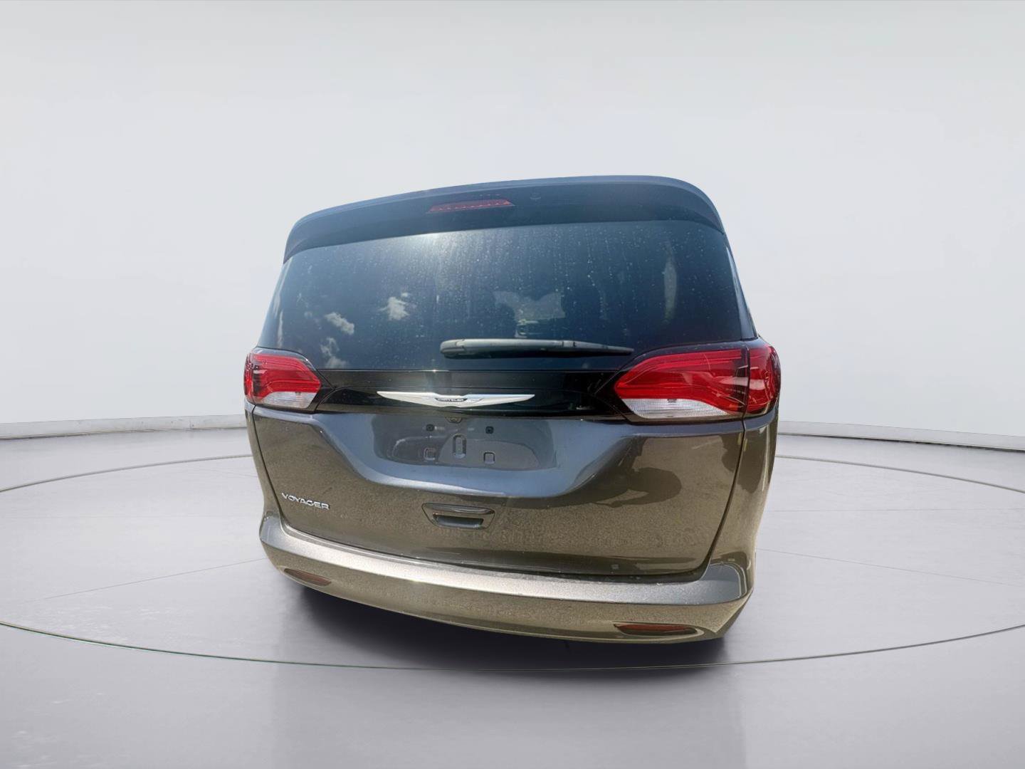 Used 2023 Chrysler Voyager LX FWD image 4