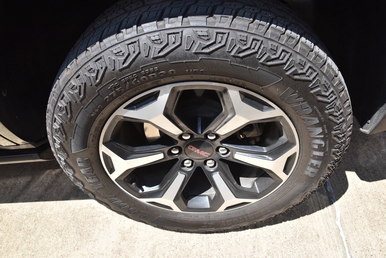 Used 2025 GMC Yukon AT4 w/ AT4 Premium Package AWD/4WD image 13