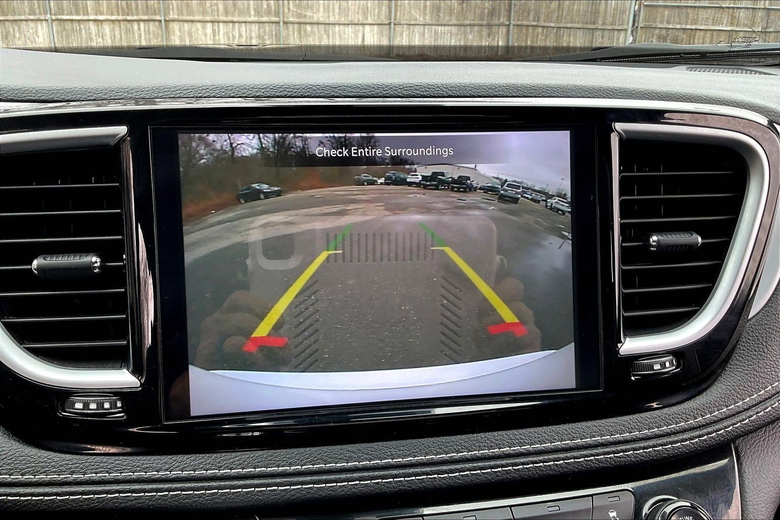 Used 2025 Chrysler Pacifica Limited w/ Trailer Tow Group FWD image 20