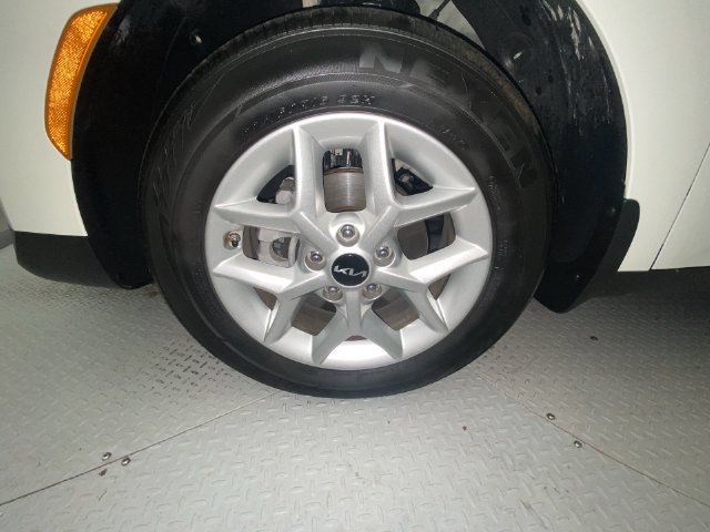 Used 2023 Kia Soul LX w/ Option Group 015 FWD image 10
