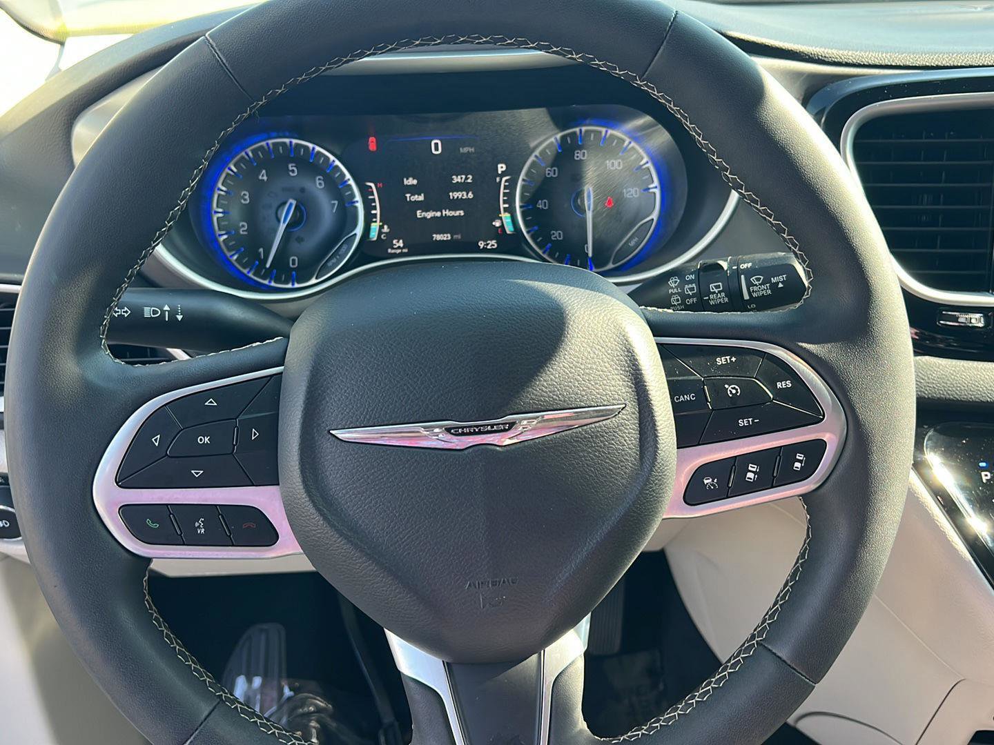 Used 2023 Chrysler Pacifica Touring-L image 18