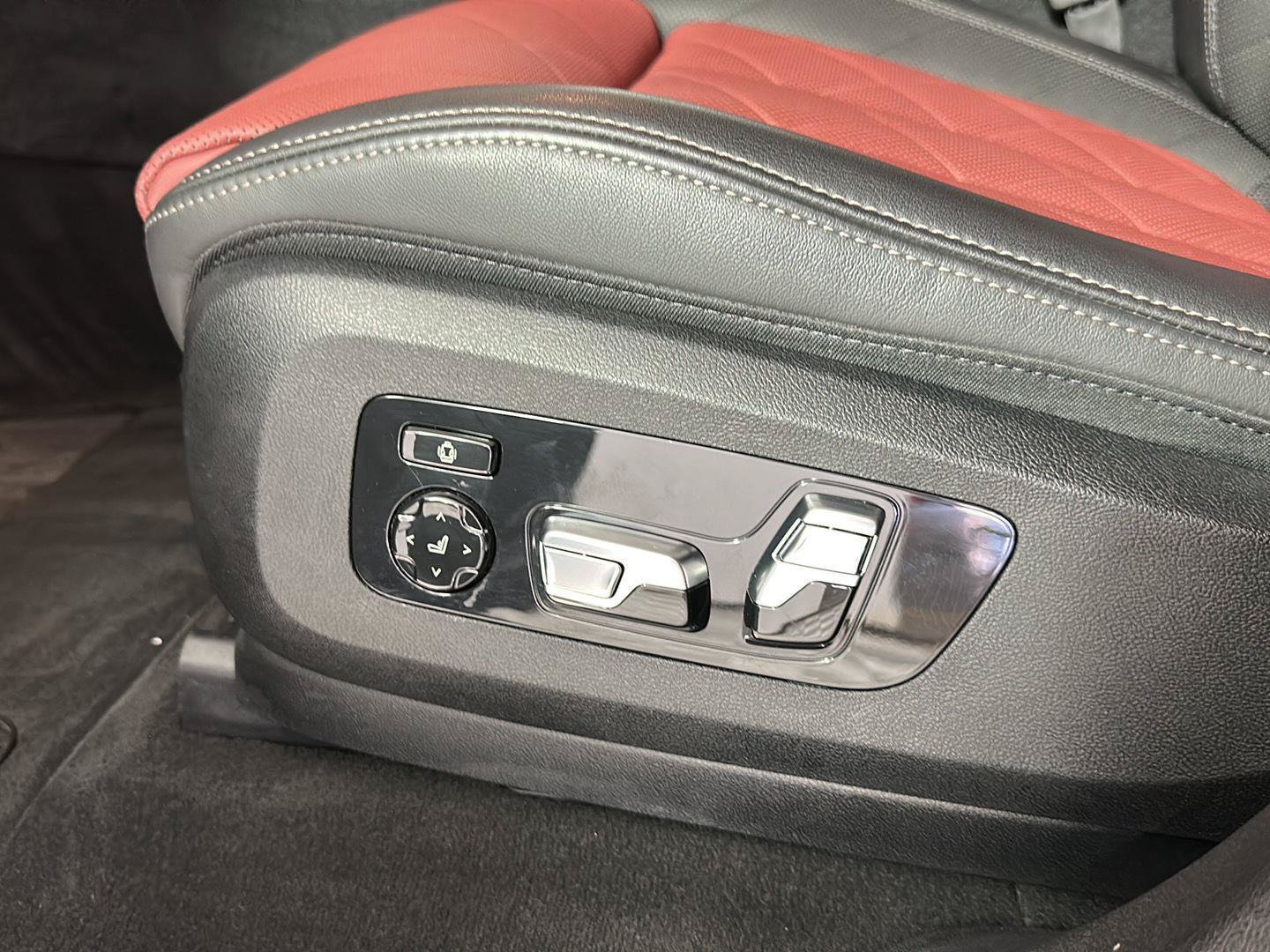 Used 2024 BMW X6 M60i AWD/4WD image 11