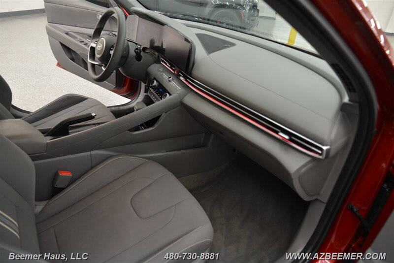 Used 2024 Hyundai Elantra SEL FWD image 20