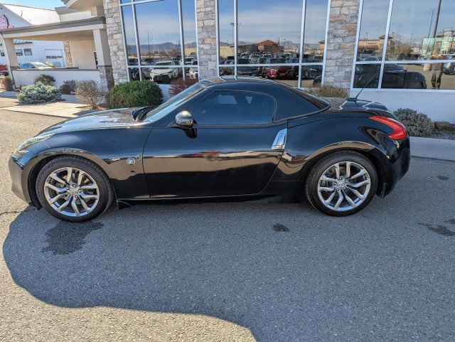 Used 2010 Nissan 370Z Touring image 2