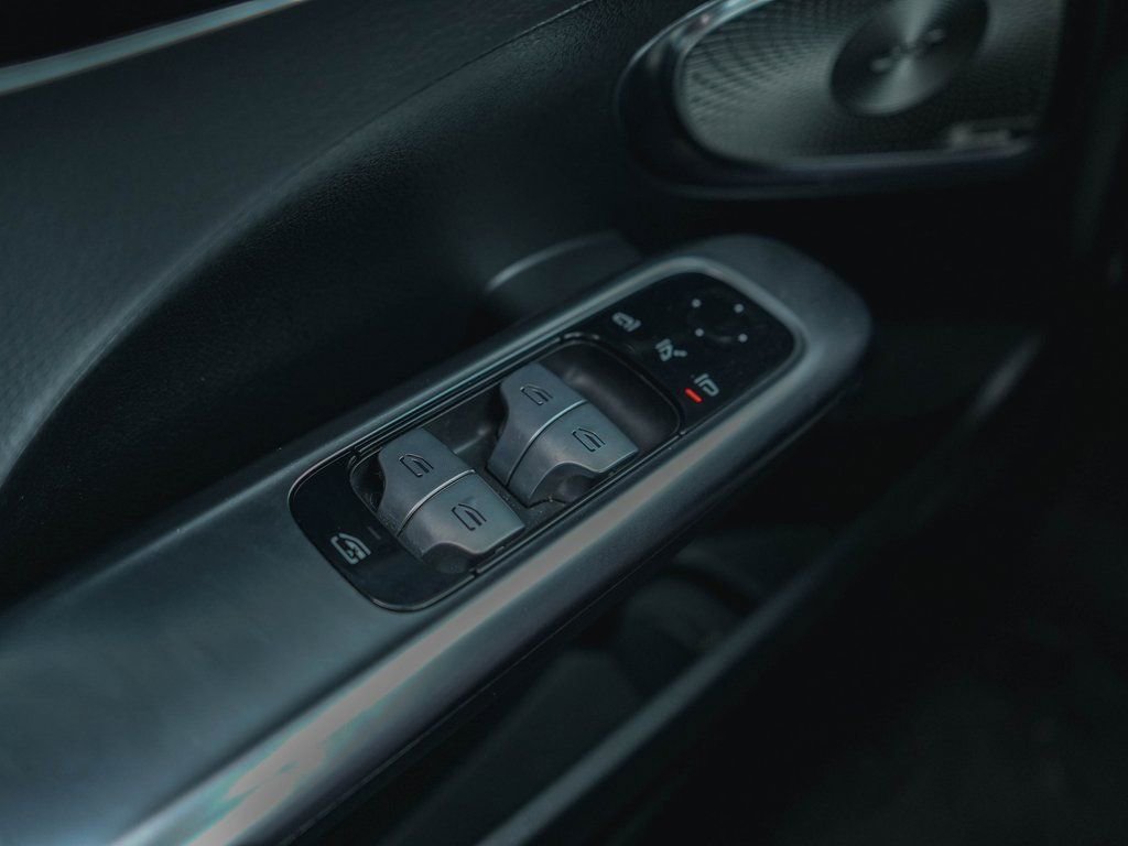 Used 2024 Mercedes-Benz C 300 Sedan image 21