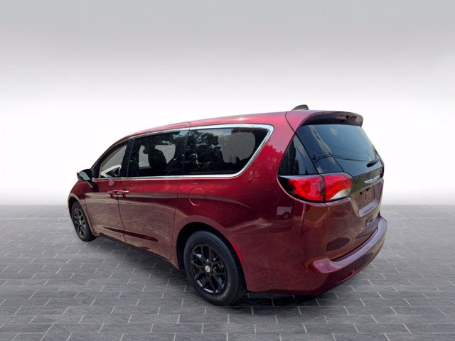Used 2023 Chrysler Voyager LX FWD image 5