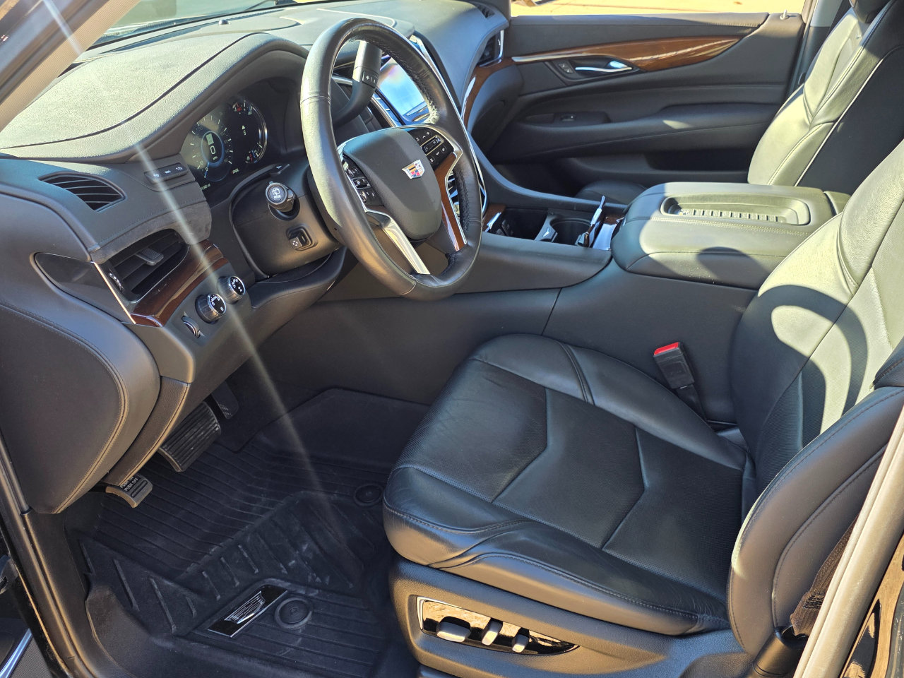 Used 2020 Cadillac Escalade Luxury image 9