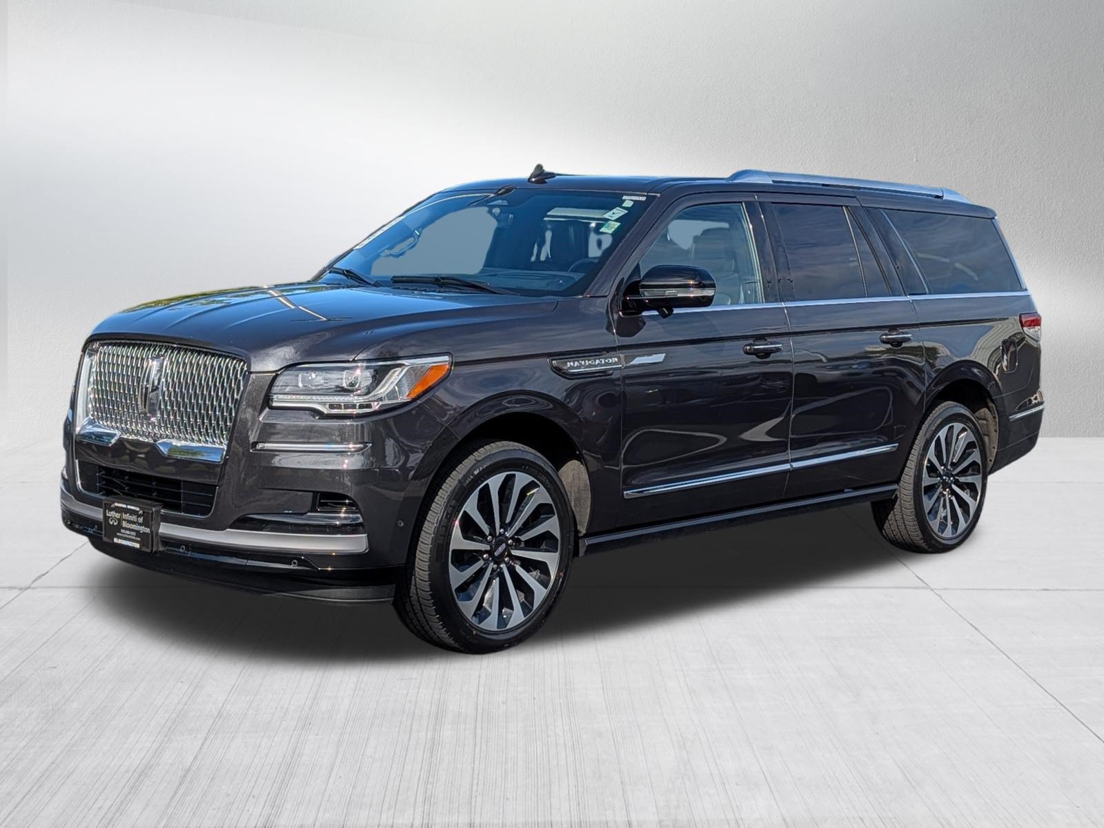 Used 2022 Lincoln Navigator L Reserve AWD/4WD image 3
