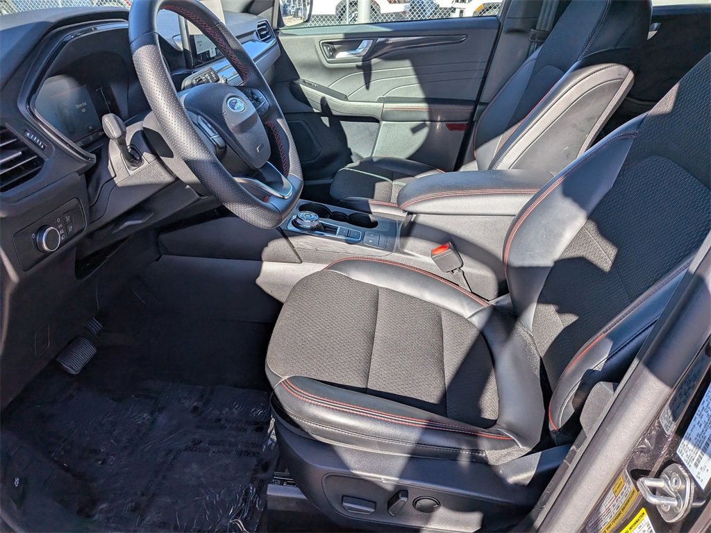 Used 2025 Ford Escape ST-Line image 25