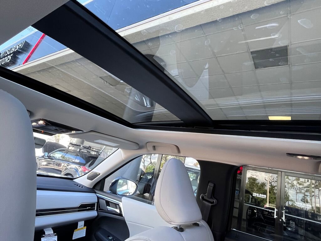 New 2025 Mitsubishi Outlander SE image 22