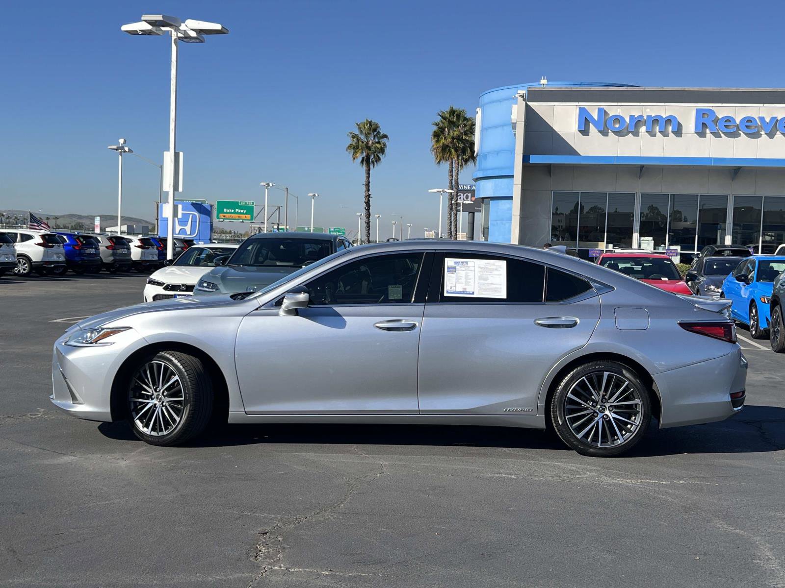 Used 2022 Lexus ES 300h w/ Premium Package image 2