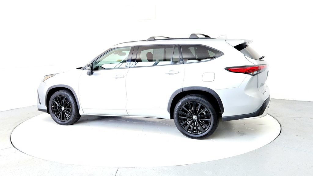 Used 2023 Toyota Highlander XSE AWD/4WD image 4