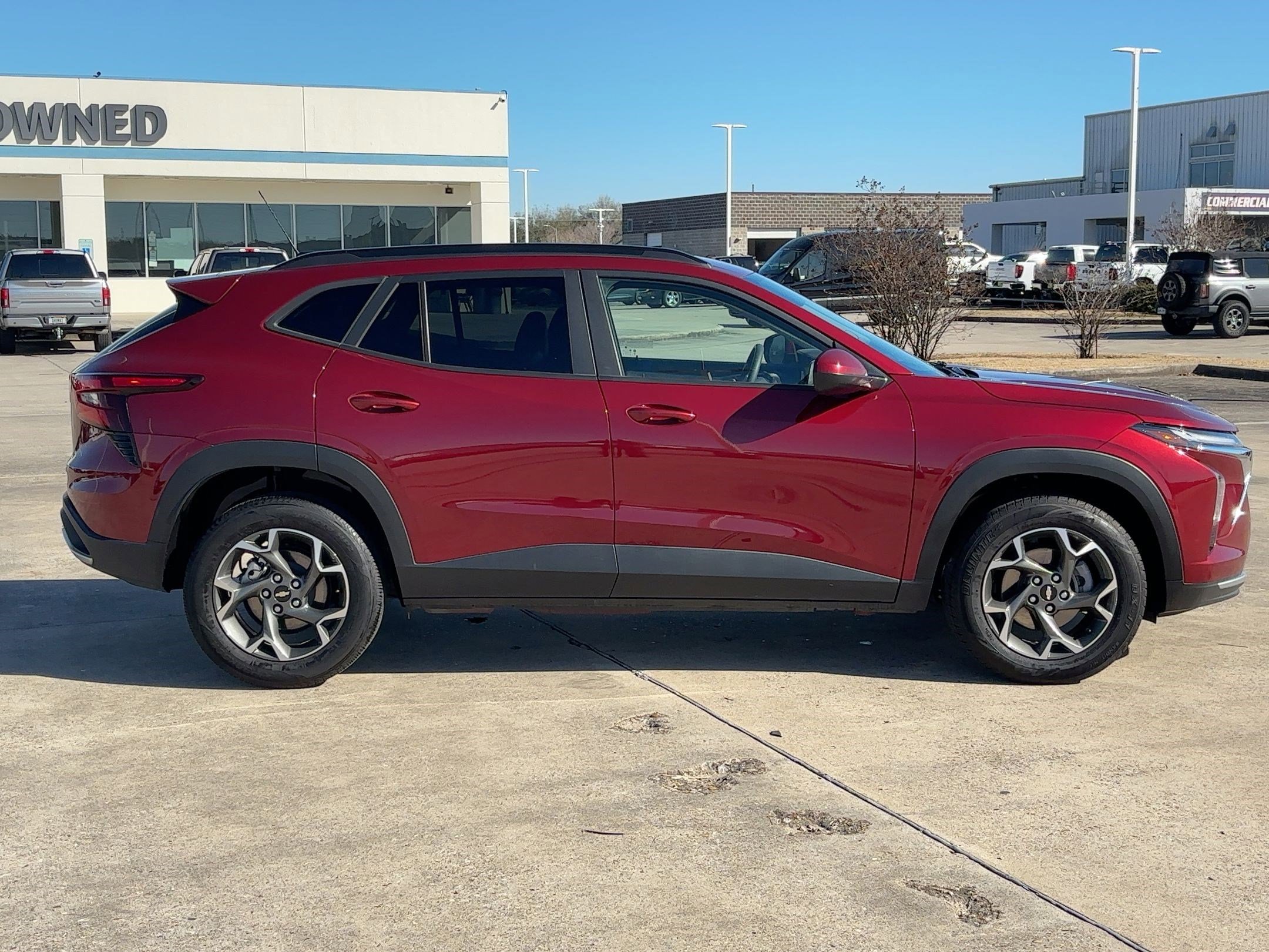 Used 2024 Chevrolet Trax LT image 2
