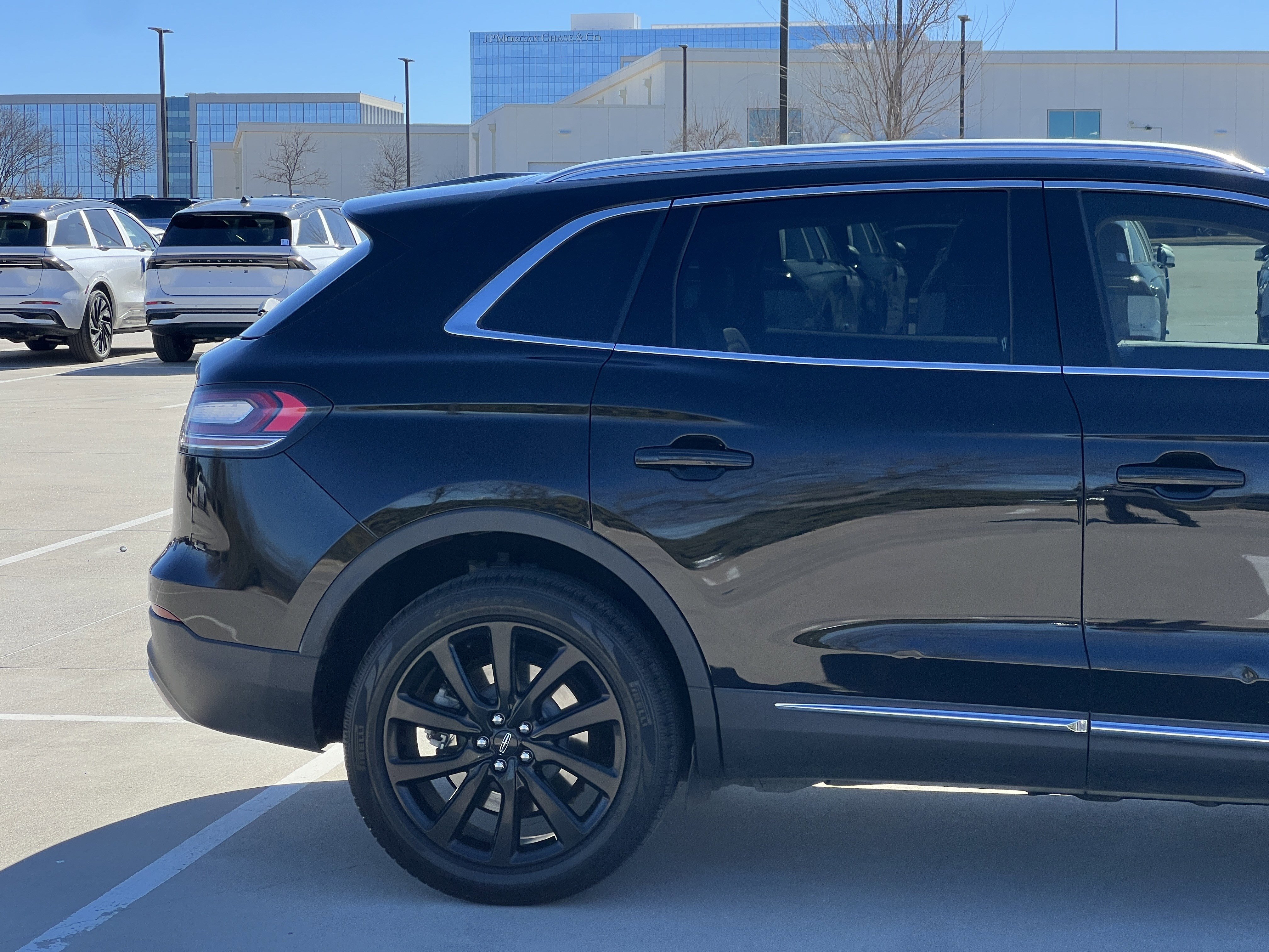 Used 2022 Lincoln Nautilus Reserve w/ Monochromatic Package image 11