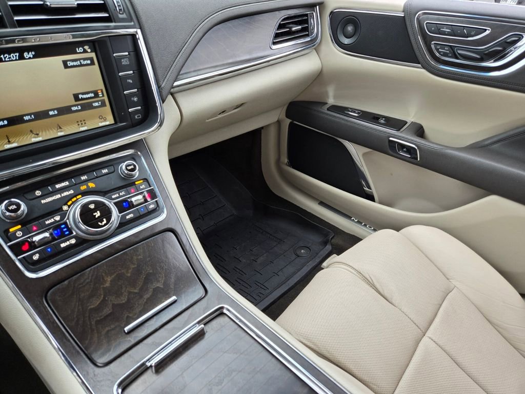 Used 2019 Lincoln Continental Reserve AWD/4WD image 33