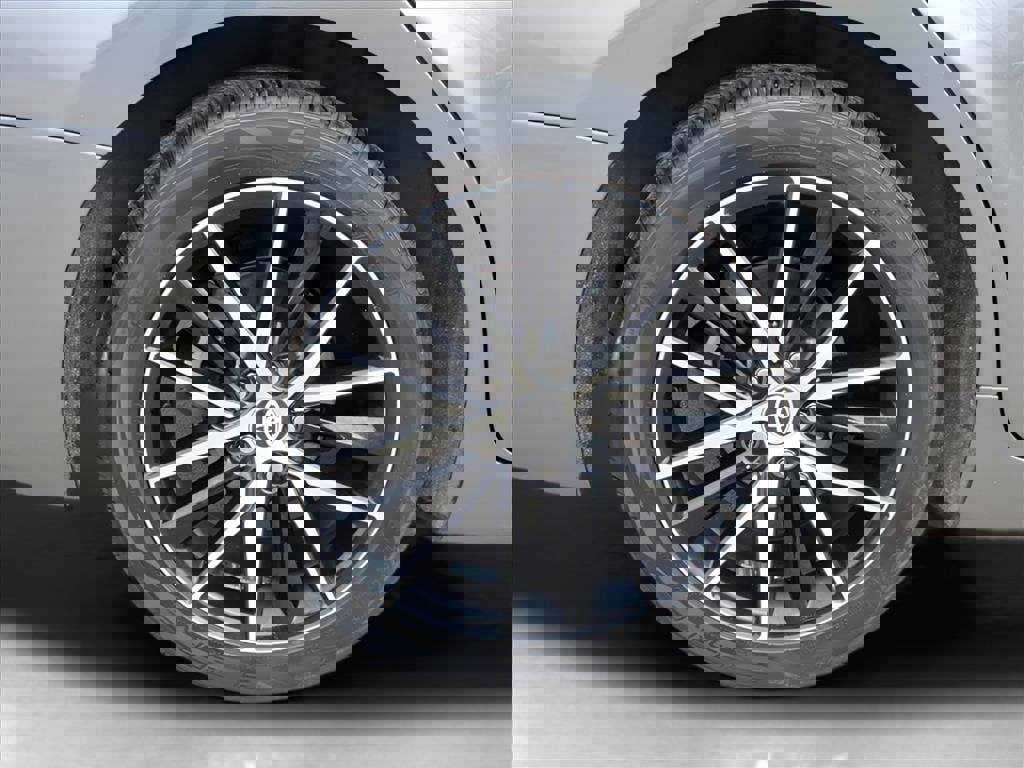 Used 2023 Toyota Camry SE image 6