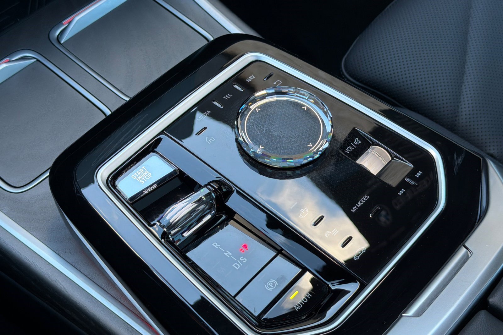 Certified 2023 BMW 740i image 28