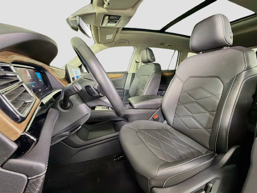 Used 2024 Volkswagen Atlas SE w/ Panoramic Sunroof Package FWD image 14