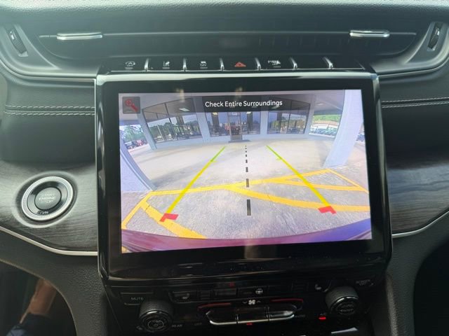 Used 2023 Jeep Grand Cherokee Limited image 32