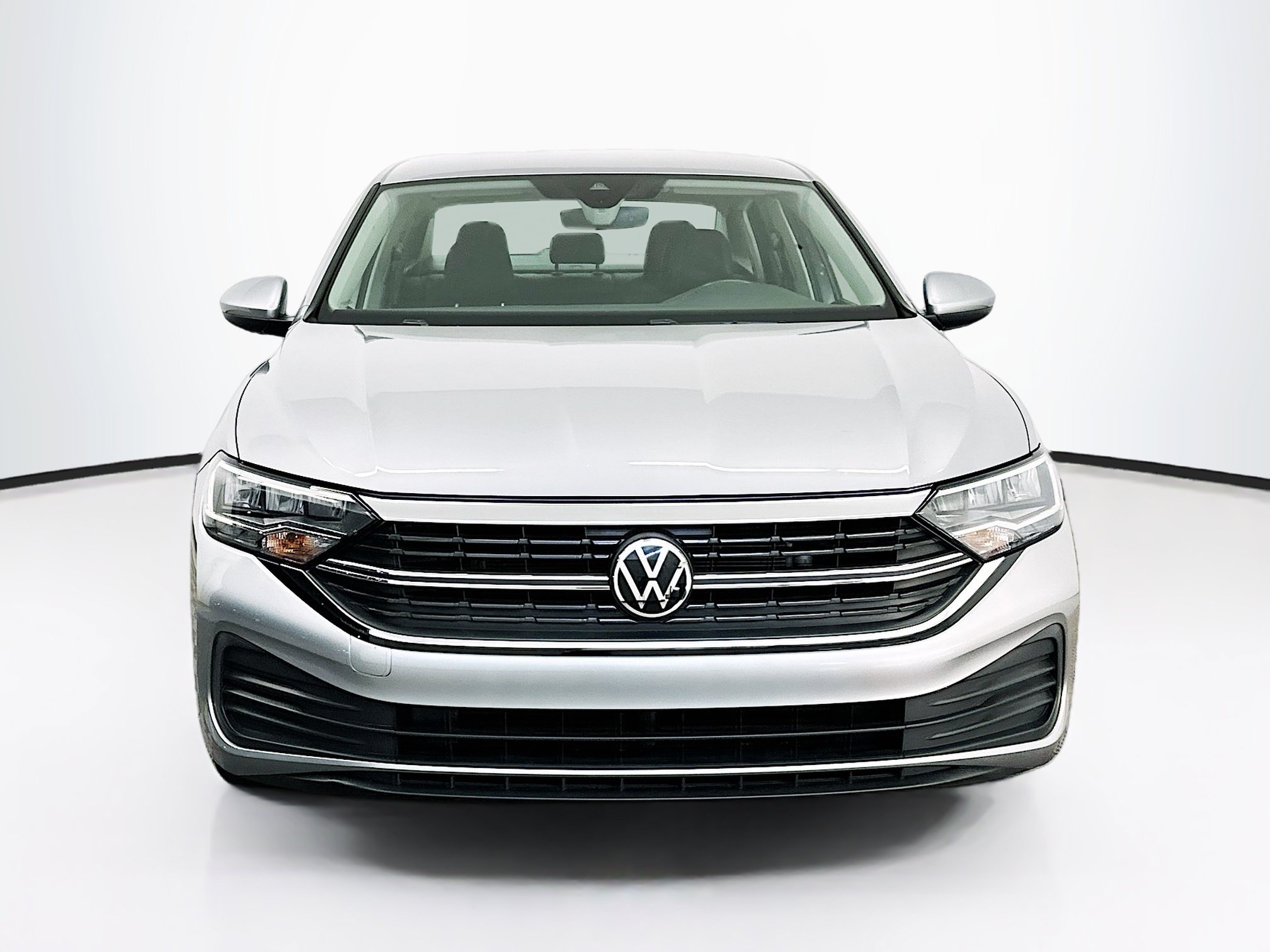 Used 2024 Volkswagen Jetta SE FWD image 2