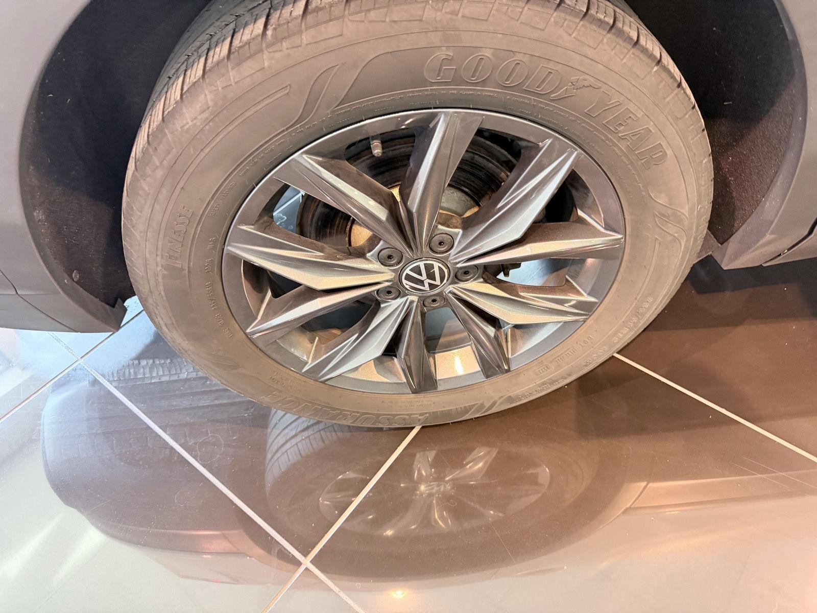 Used 2023 Volkswagen Tiguan SE AWD/4WD image 48
