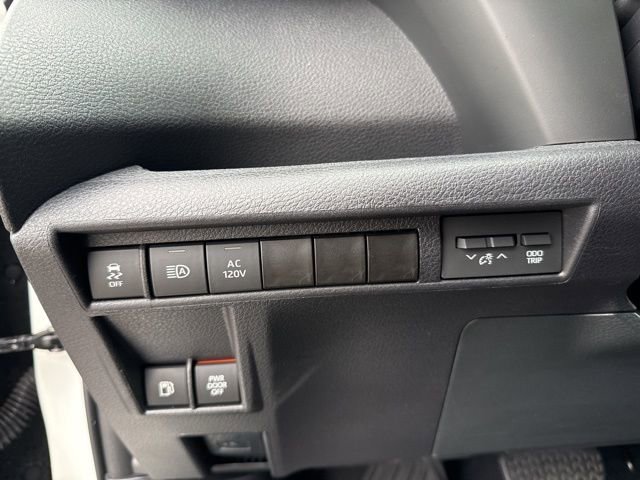 Used 2025 Toyota Sienna XSE image 26